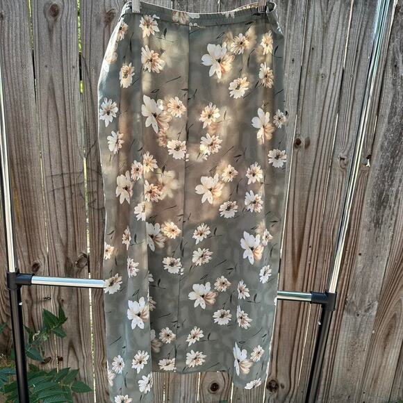 K.C. Spencer Dresses & Skirts - KC Spencer - Green floral midi cottagecore skirt - Size 14